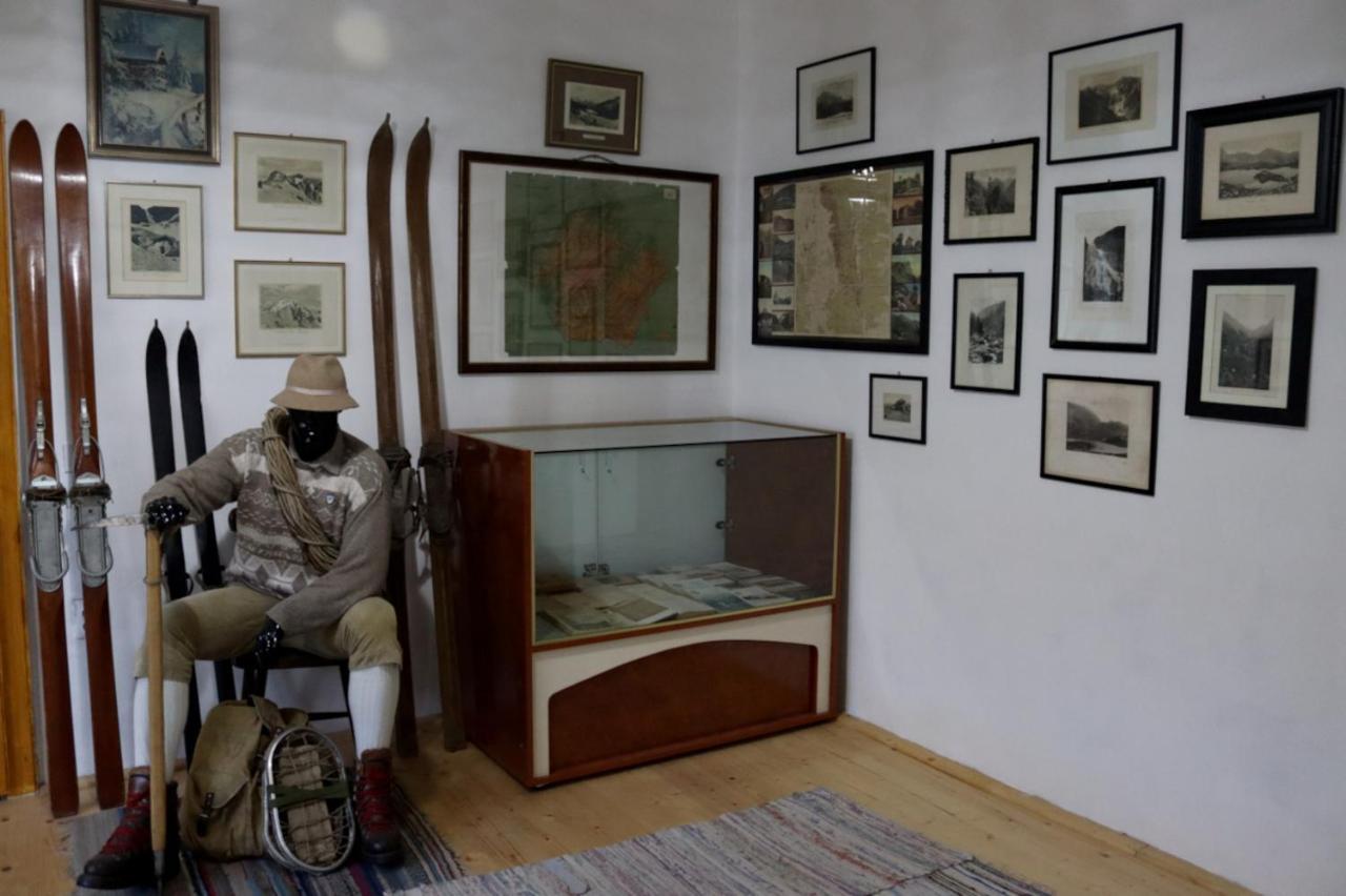 Galeria Turismului Montan Hostal Cîrţişoara Exterior foto