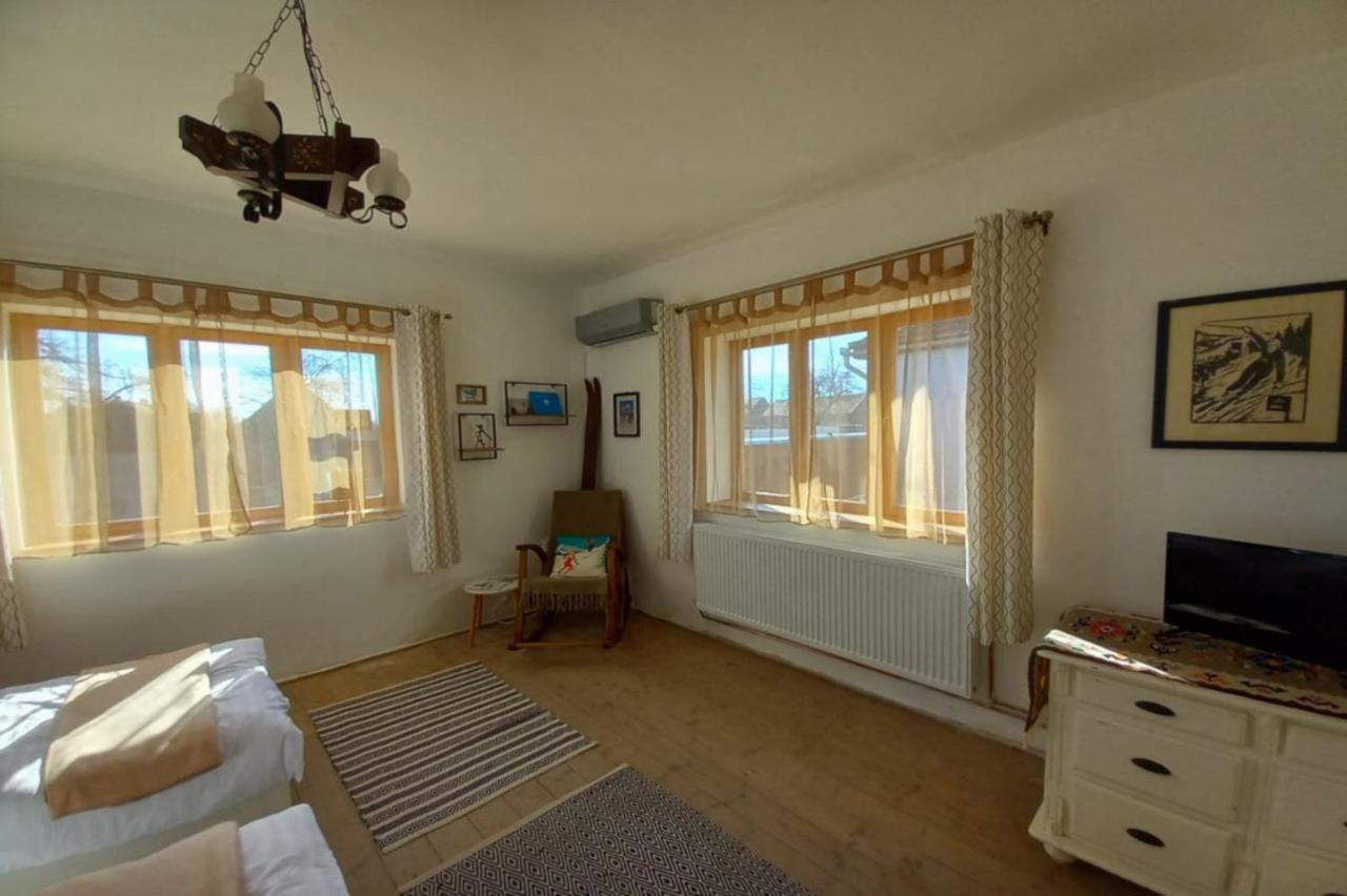 Galeria Turismului Montan Hostal Cîrţişoara Exterior foto