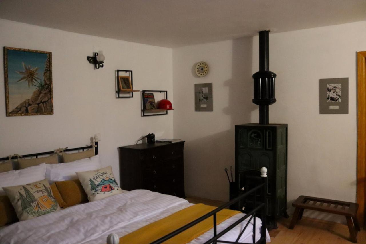 Galeria Turismului Montan Hostal Cîrţişoara Exterior foto