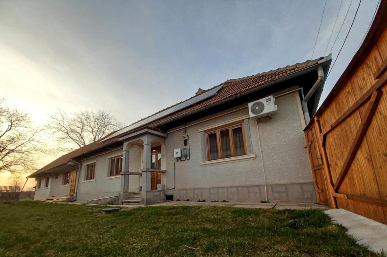 Galeria Turismului Montan Hostal Cîrţişoara Exterior foto